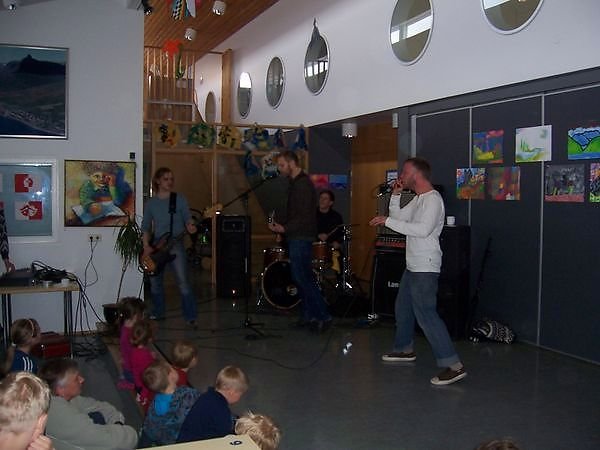 Hljómsveitin Reykjavík, rokkar í Súðavíkurskóla