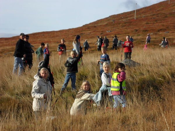 Nemendur Súðavíkurskóla gróðursetja tré